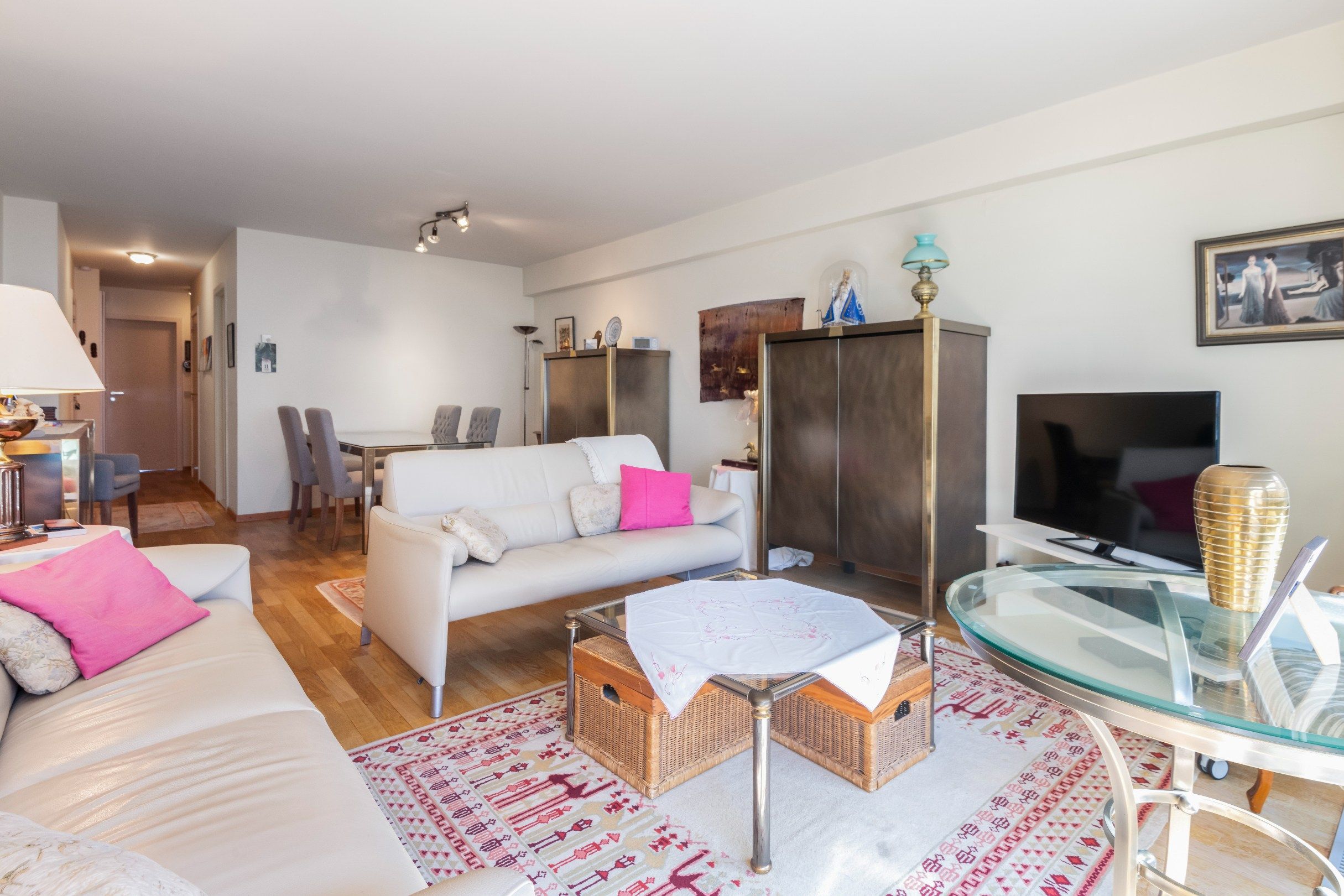 Zeer goed onderhouden zuidgericht appartement, centraal gelegen dichtbij het strand en de winkels. Parking mogelijk. foto 7