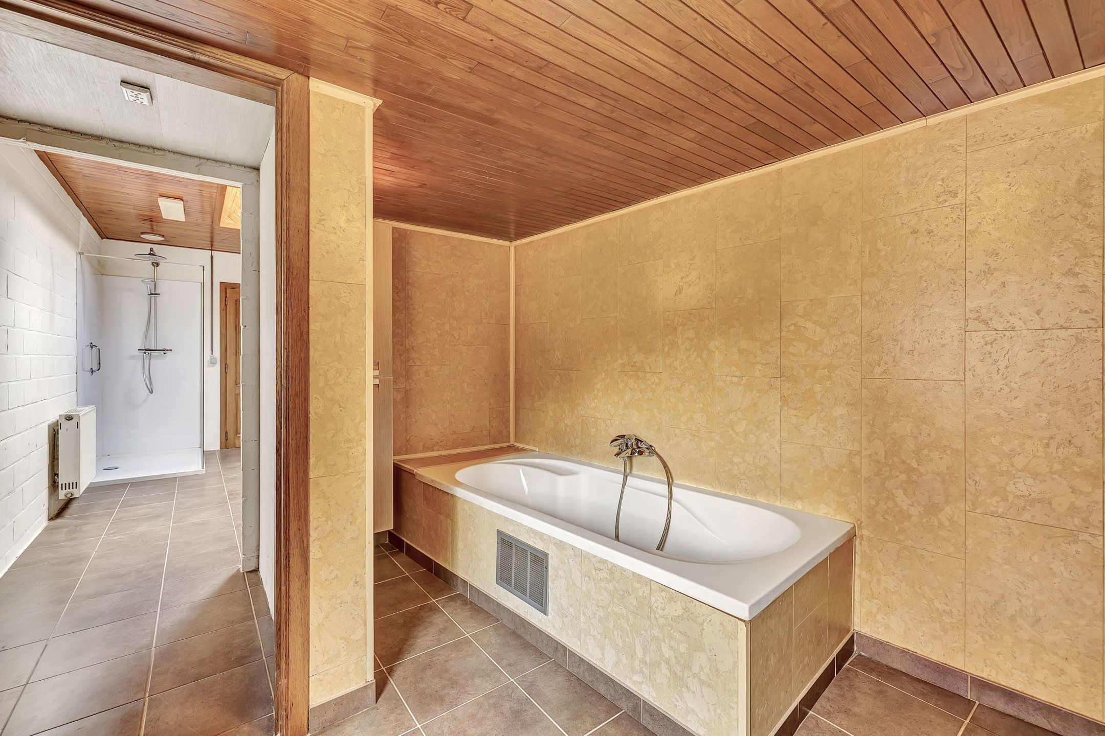 Te renoveren halfopen bebouwing met 2 slaapkamers  foto 14