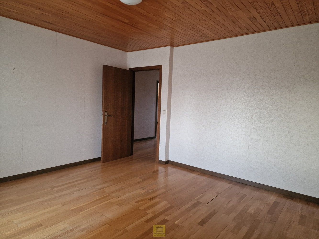 Degelijke halfopen bebouwing, rustig gelegen! foto 20