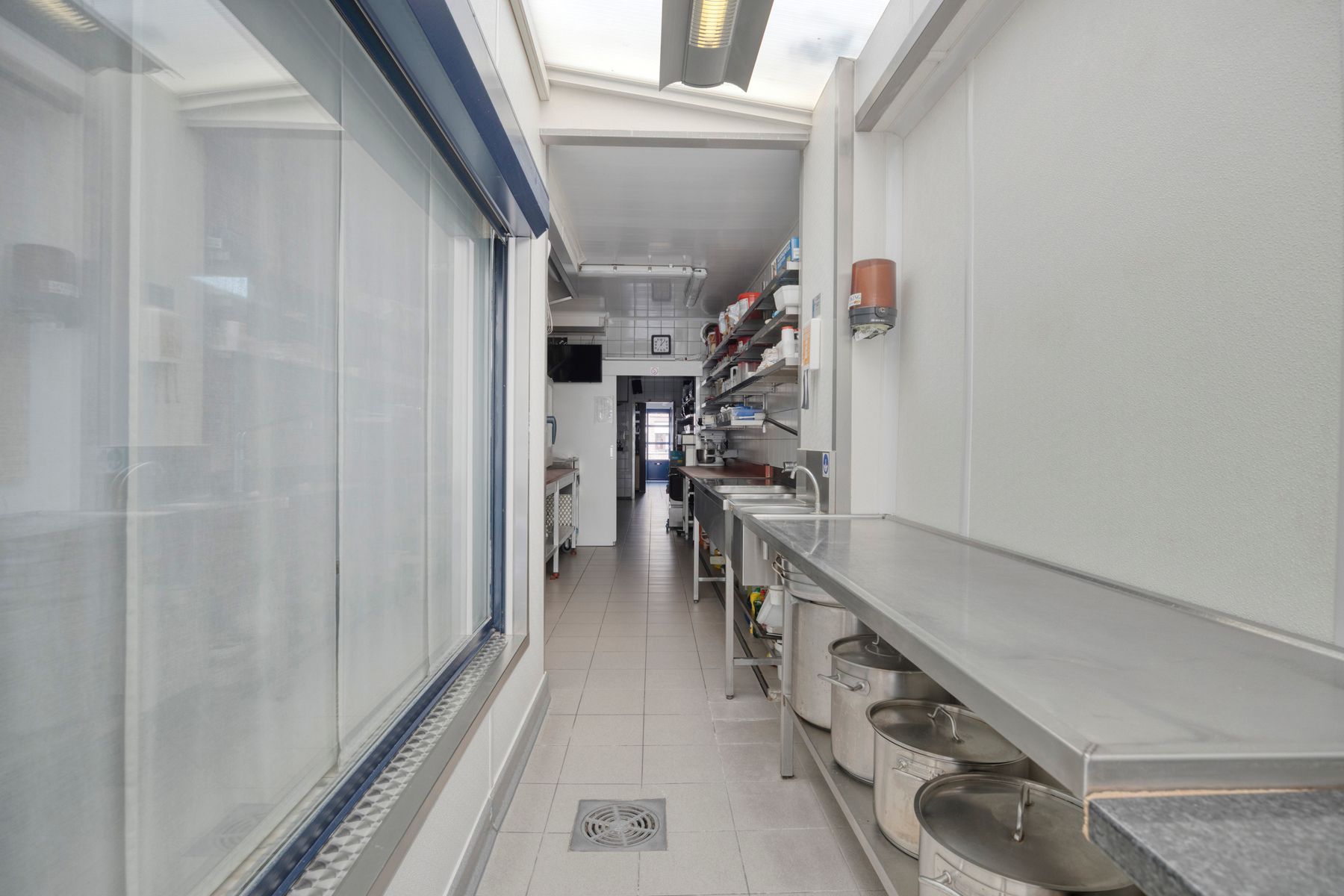 Perfect onderhouden eigendom, ideaal combinatie wonen/werk foto 4