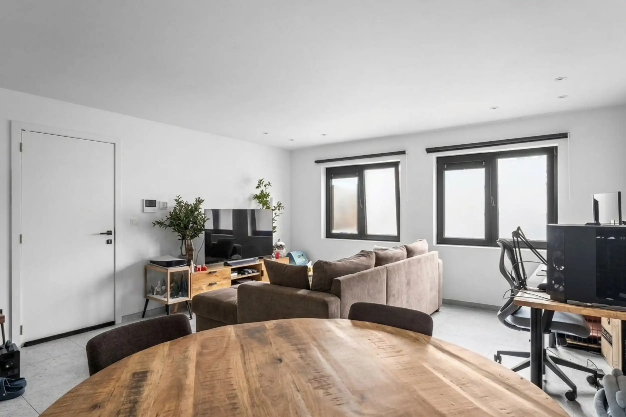 Lichtrijk en hoogwaardig afgewerkt 2-slaapkamerappartement foto 3
