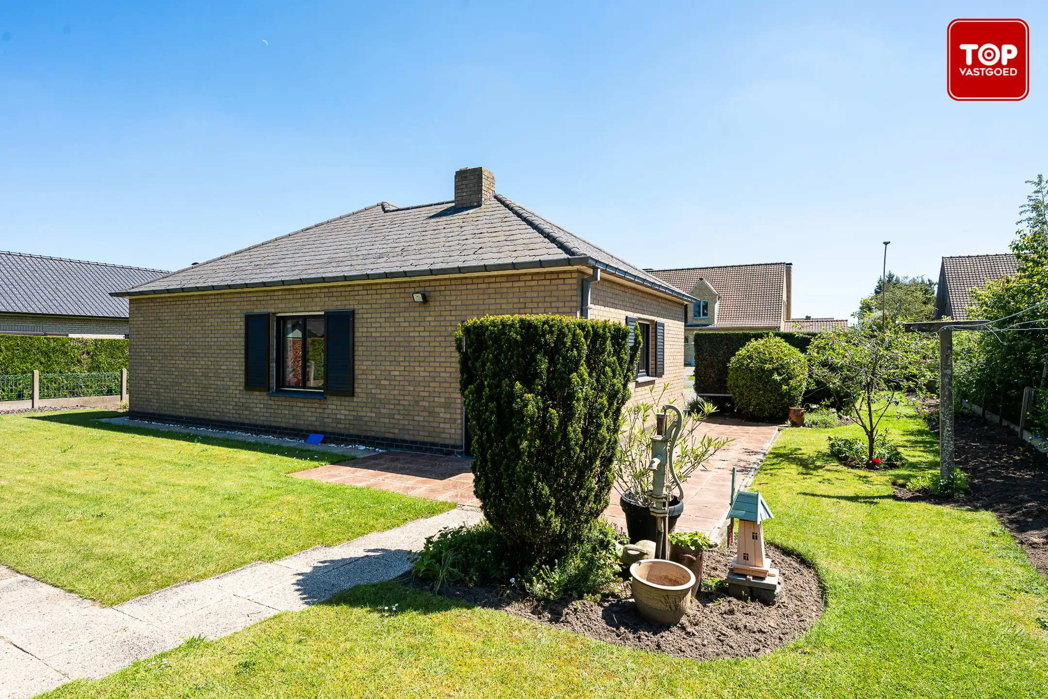 Op te frissen bungalow met 3 ruime slaapkamers en een zonnige tuin van circa 500 m² foto 23