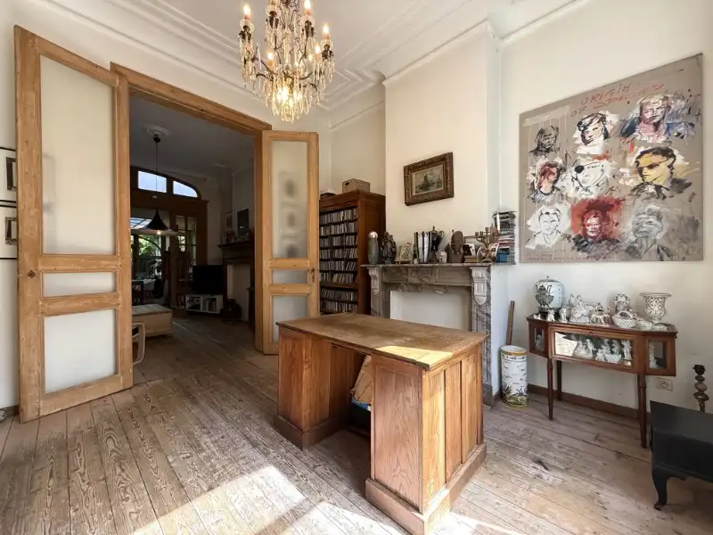 Karaktervolle burgerwoning met mooie elementen nabij de Visserij foto 2