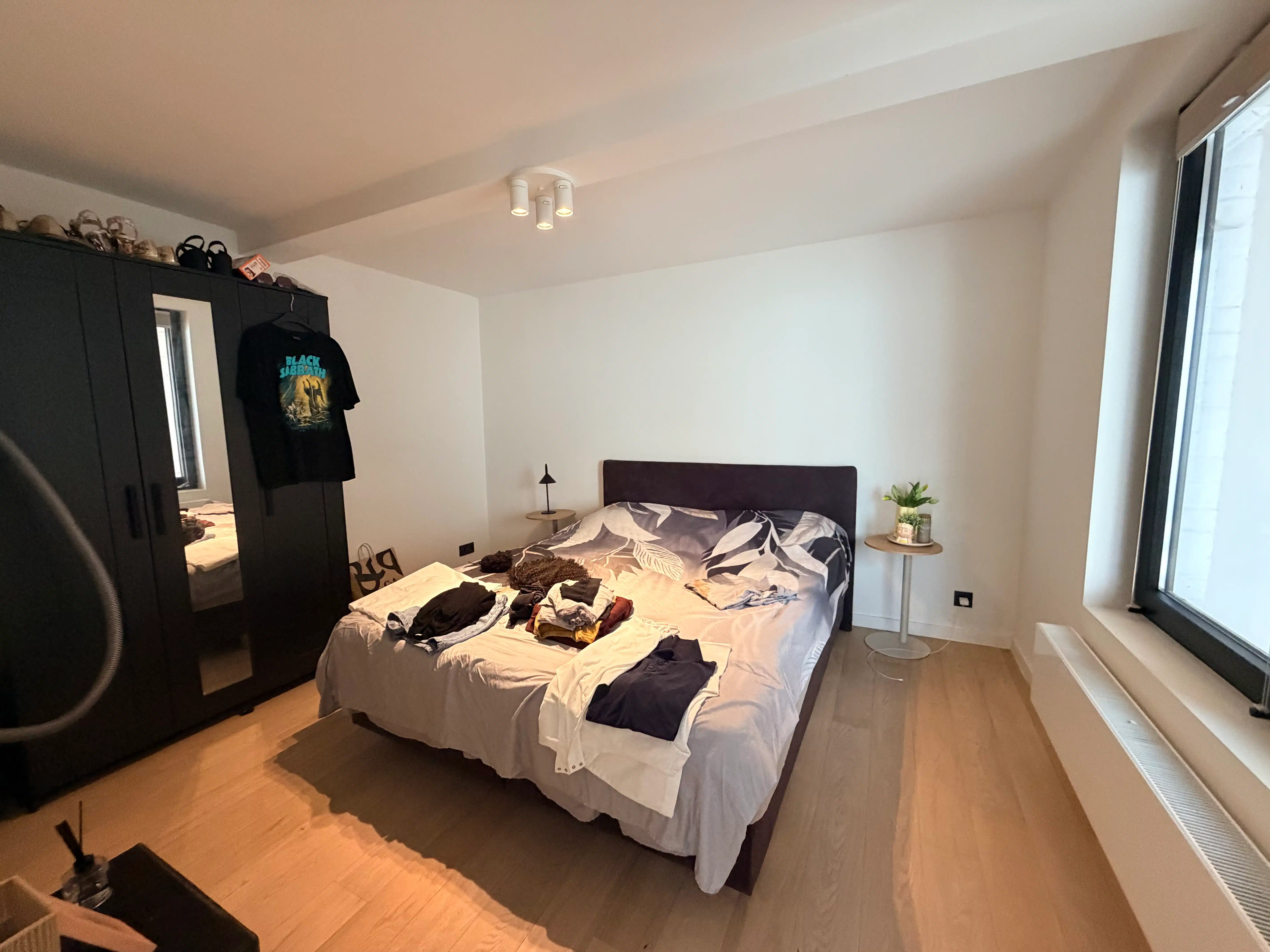 --- NIEUW --- Prachtig gerenoveerd appartement met 3 slaapkamers. foto 7