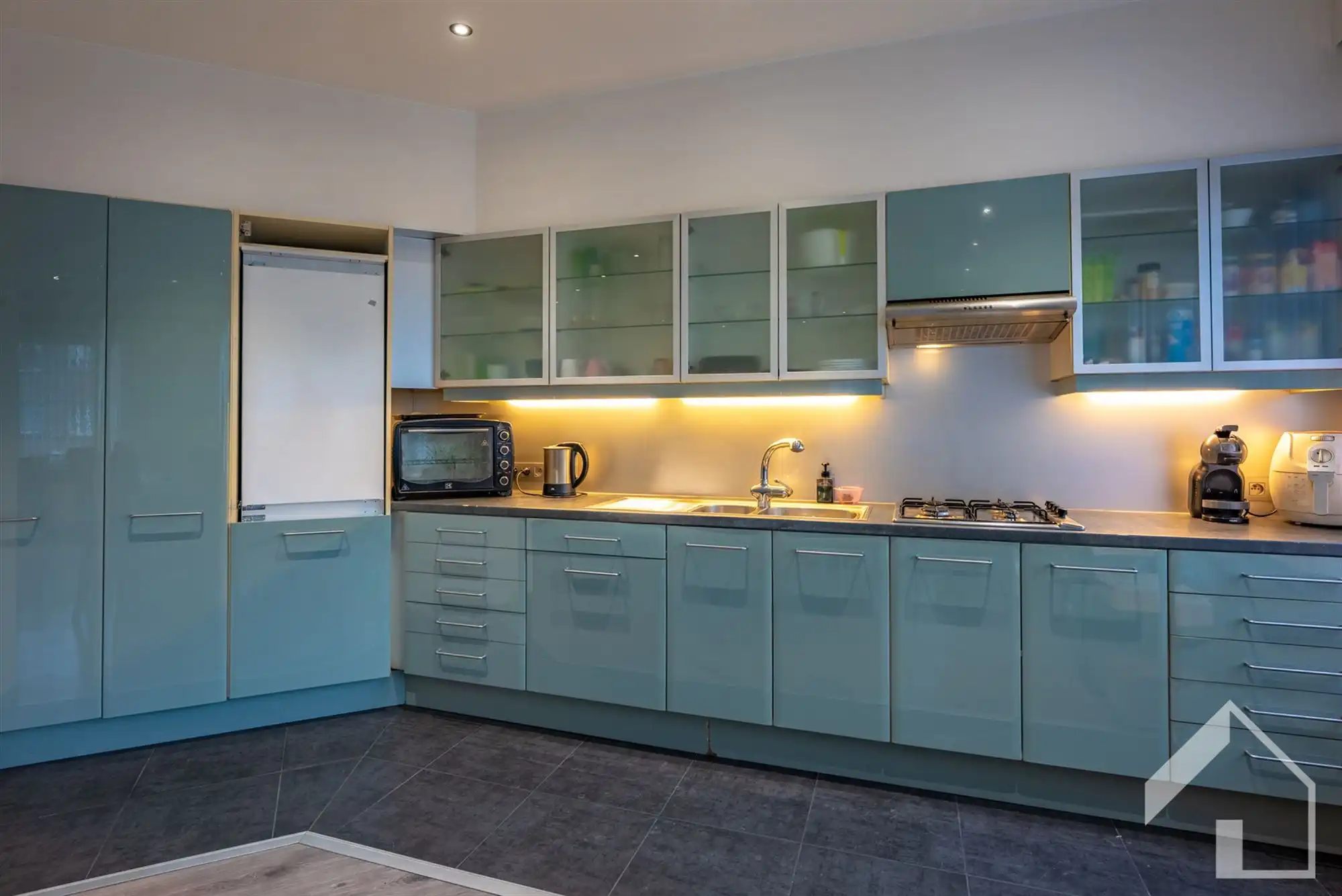 Gelijkvloers handelspand met 2 appartementen foto 13