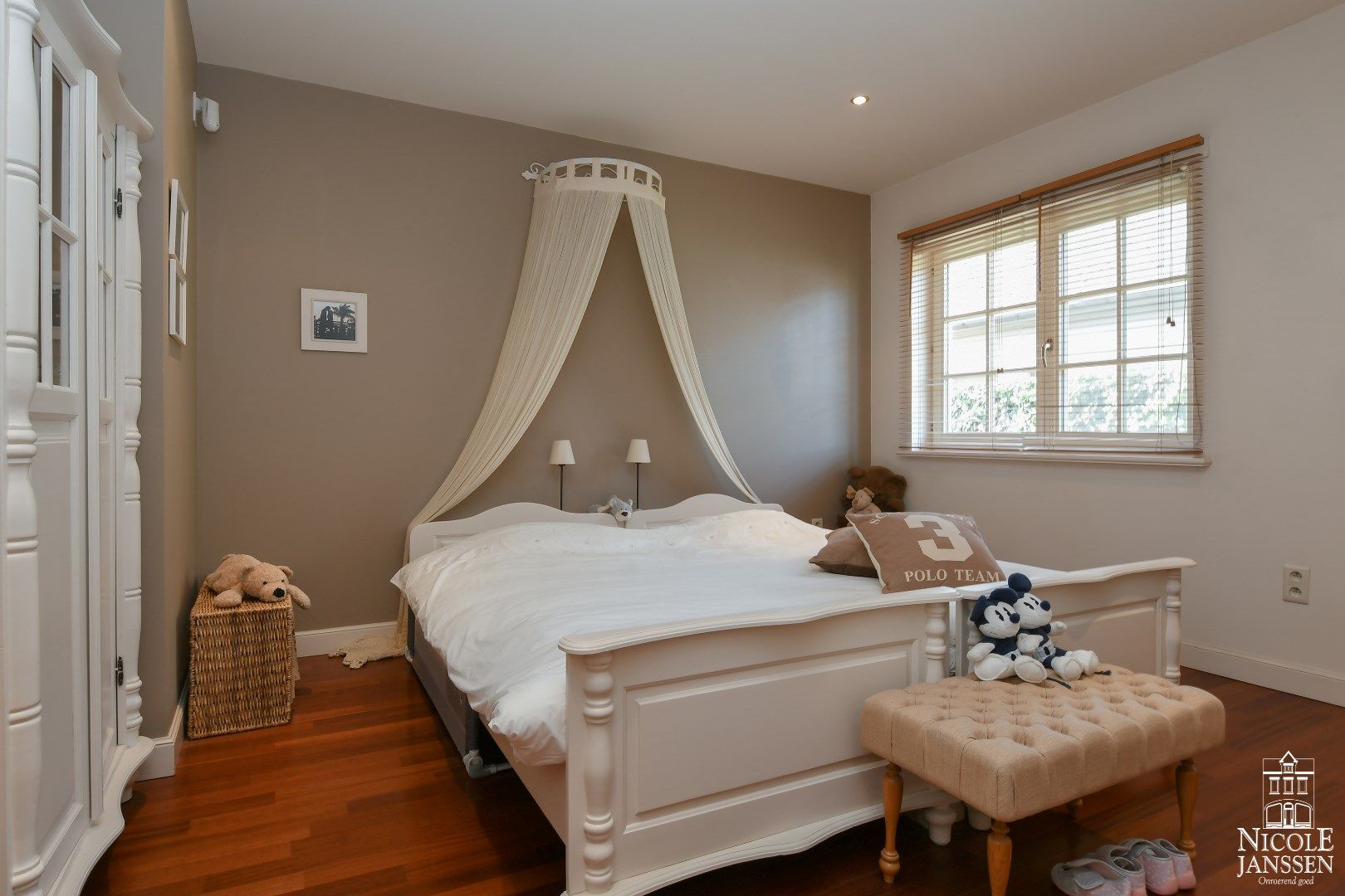 Verrassend ruime woning met bijgebouw en mooie tuin met zwembad foto 20