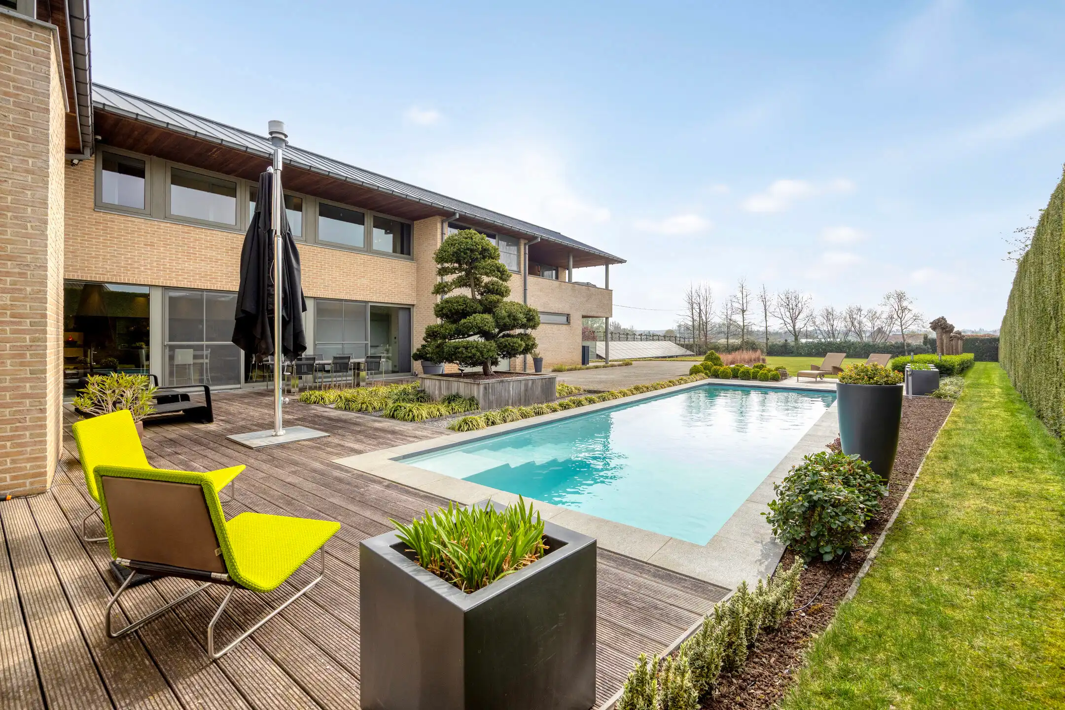 Ruime instapklare villa met zwembad op 27 are foto {{pictureIndex}}