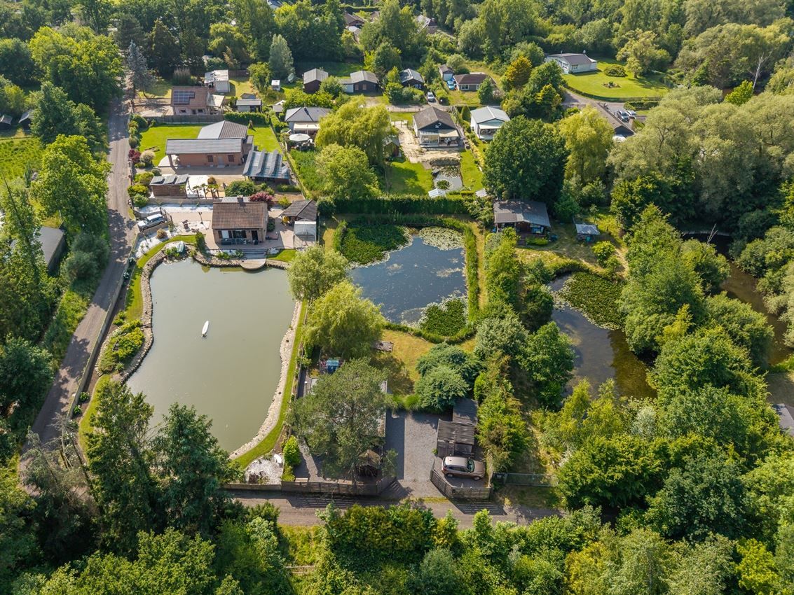 Knusse chalet op 15 are in bosrijk Herselt met vijver, terras en carport. Ideaal vakantieverblijf in het groen. foto 5