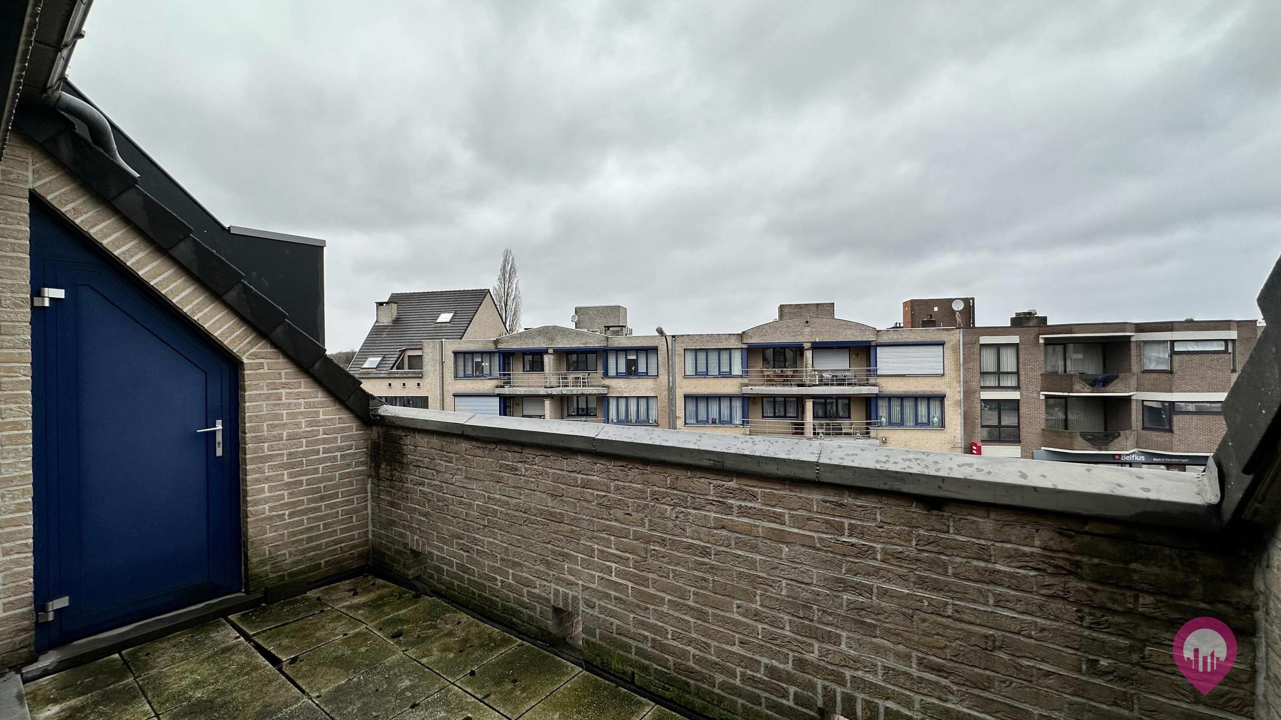 Zeer ruim duplex appartement met lift met  3 slaapkamers! foto 31