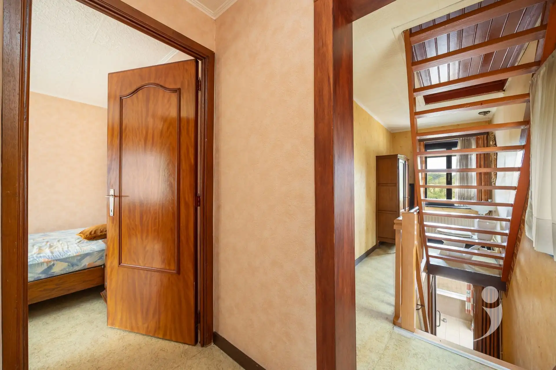Te renoveren woning met vier slaapkamers!  foto 18