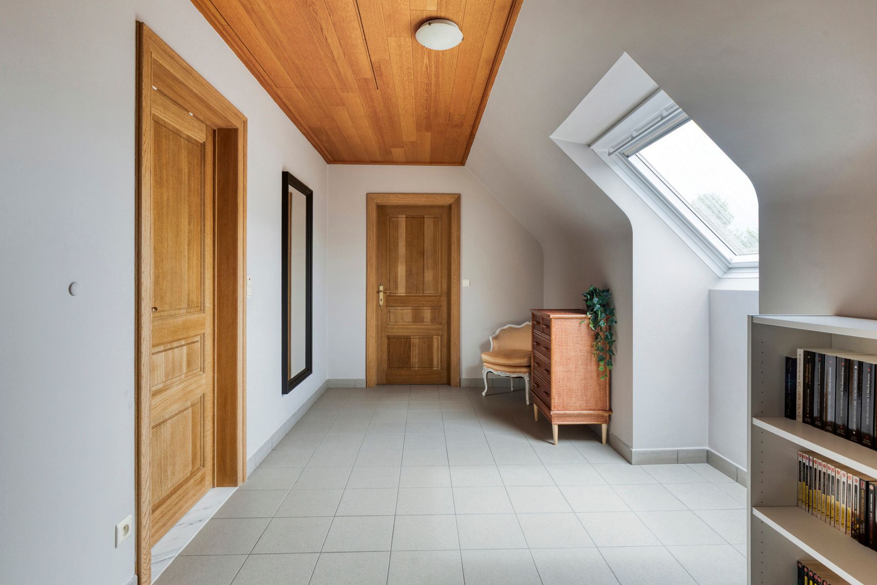 Perfect onderhouden villa met 4 slaapkamers, garage en tuin foto 15