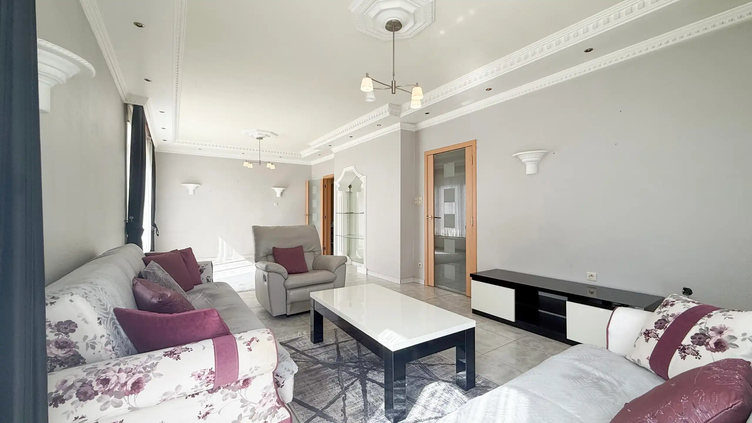 Ruime woning met 4 SLPK op een toplocatie! foto 4