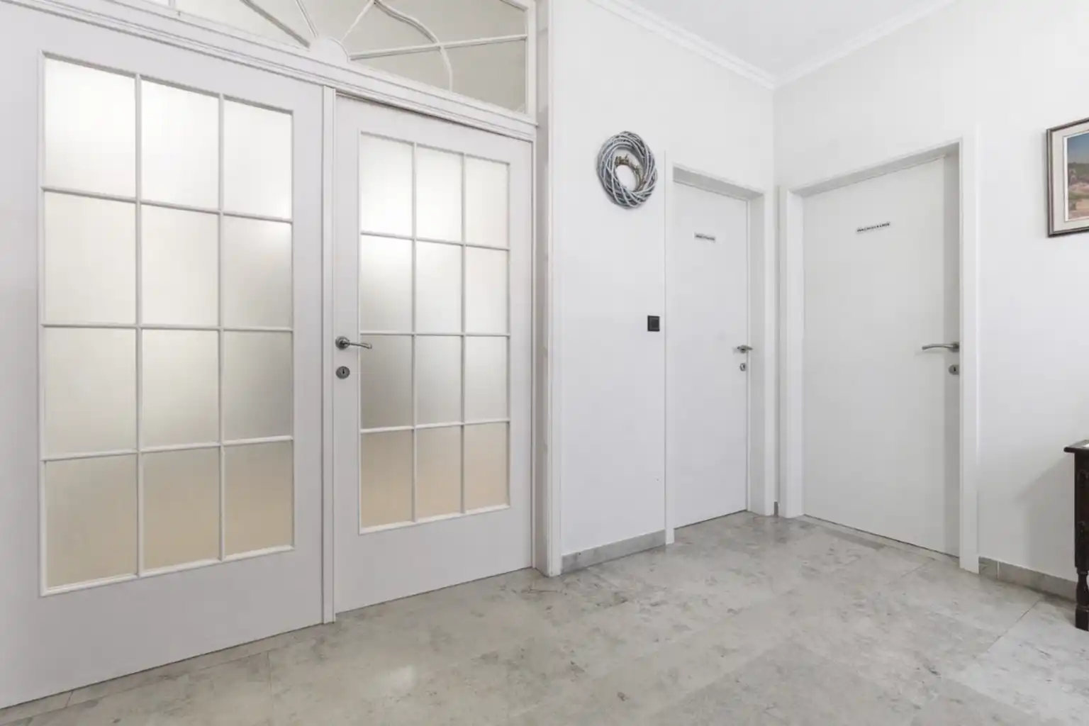 Handelspand / praktijkruimte te huur – centrum Veurne | 980 €/maand foto 6
