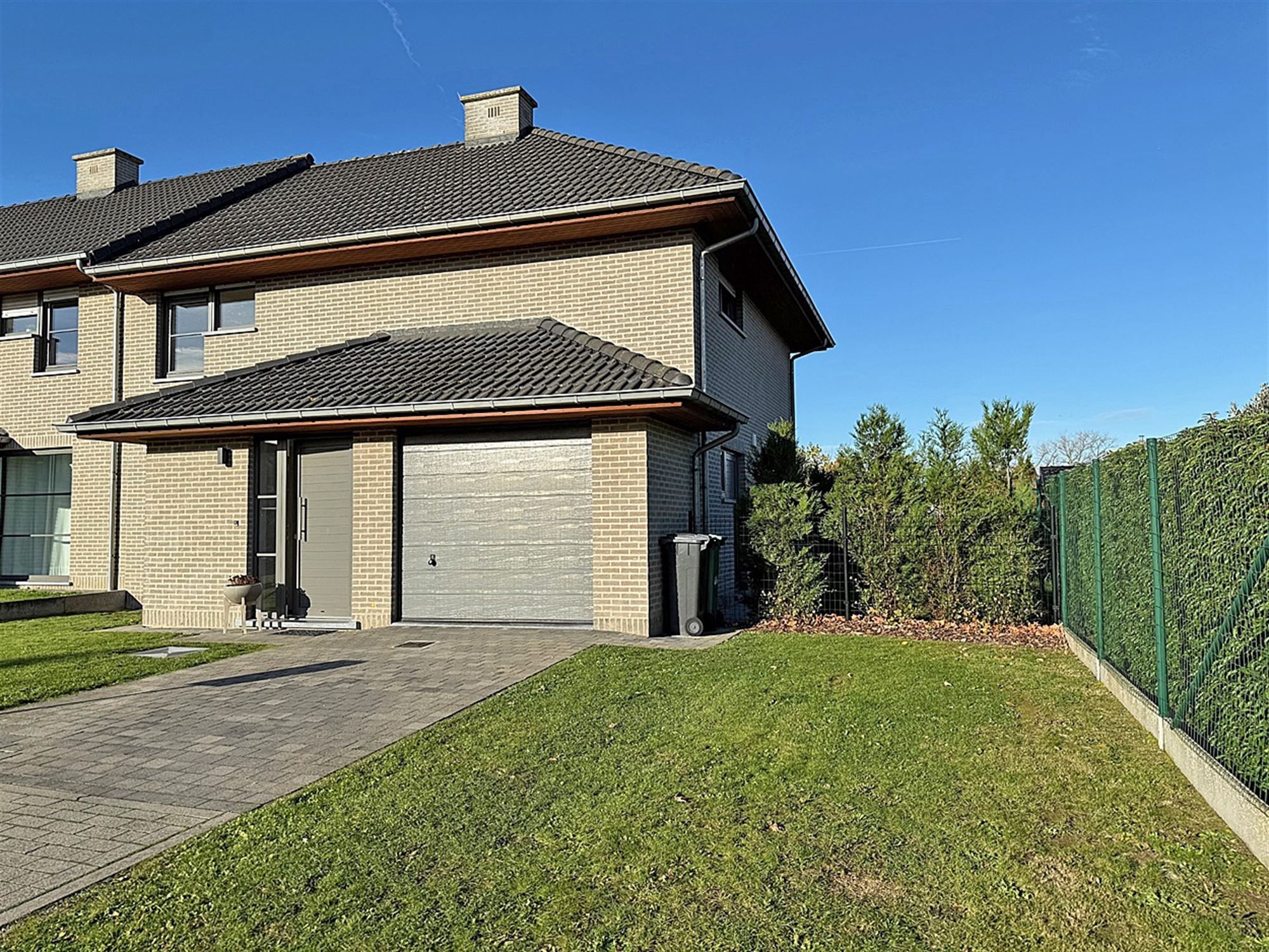 Instapklare HALFOPEN BEBOUWING met 3 slaapkamers, garage & tuin/terras  foto 2