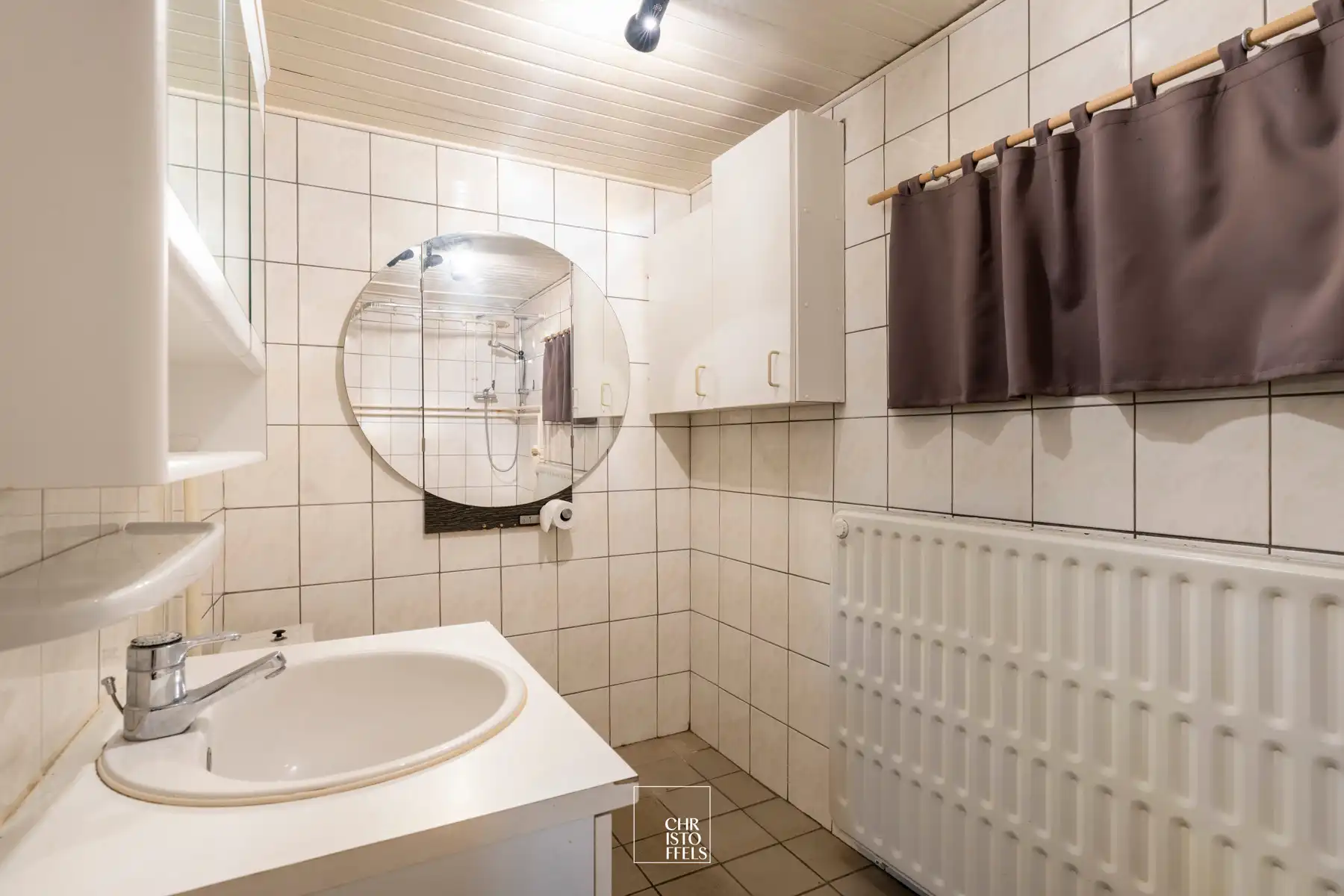Te renoveren woning (199m²) in een rustige woonomgeving te Lanaken! foto 12