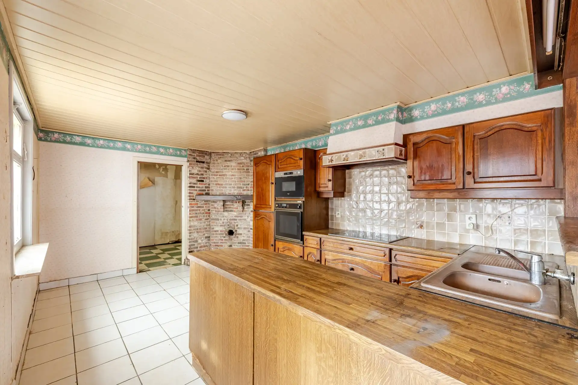 Gunstig gelegen op te frissen woning te Lede foto 6