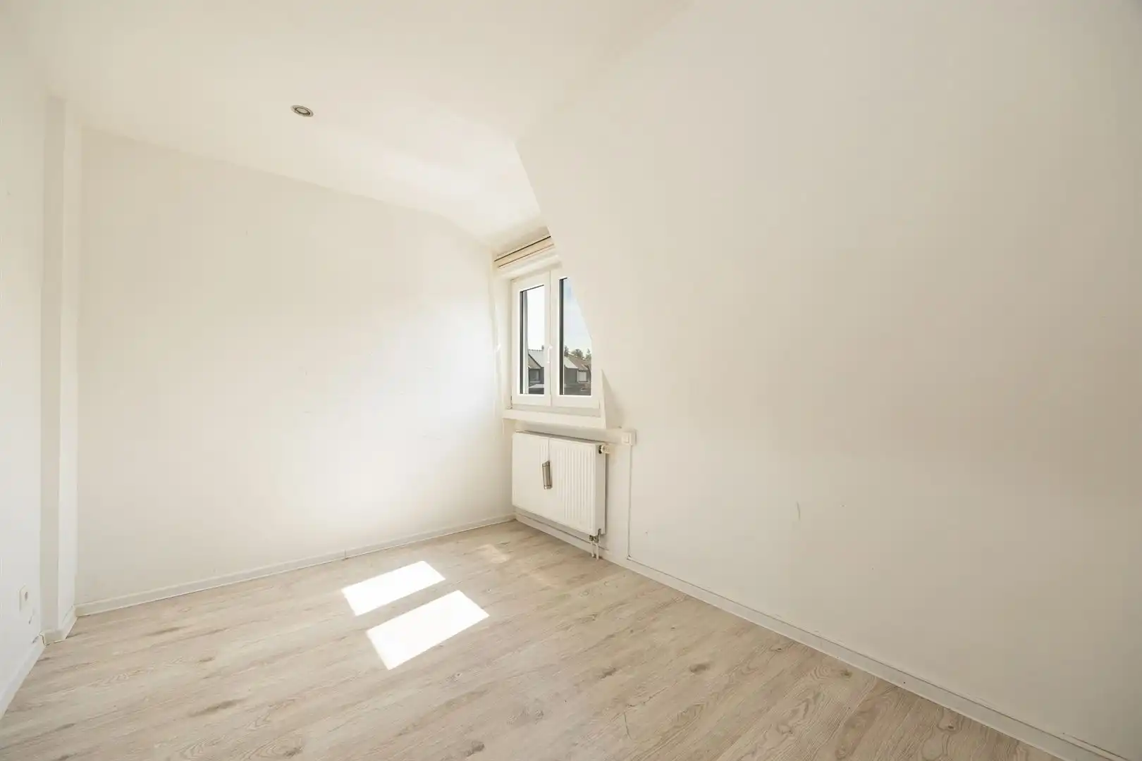Op te frissen/te renoveren woning te Hoboken foto 12