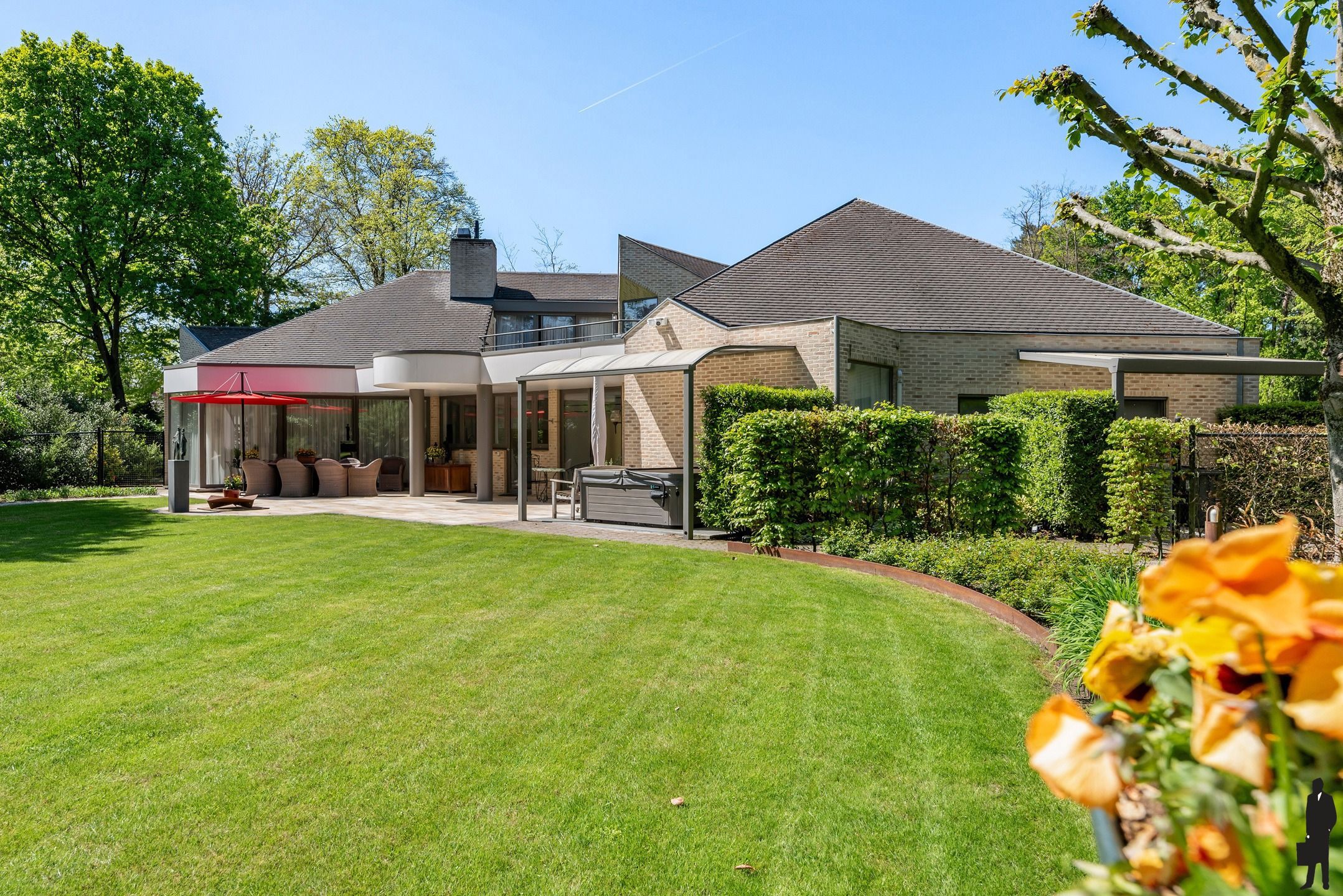 Residentiële villa op hoekperceel van ca. 2.452m² foto 29