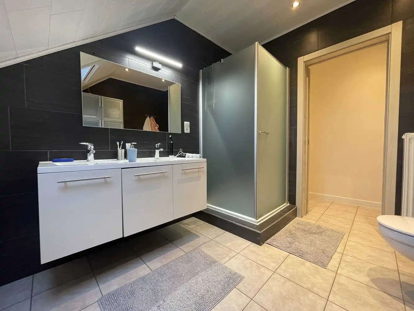 Rustig gelegen gezinswoning in onberispelijke staat van onderhoud foto 18