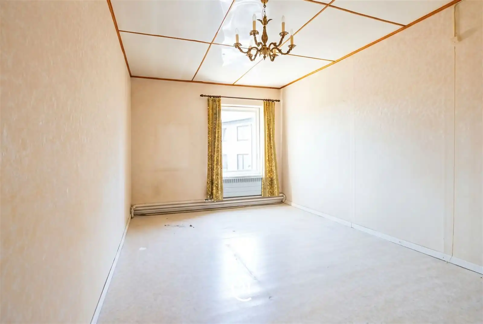 Ruime, te renoveren woning op een strategische ligging foto 18