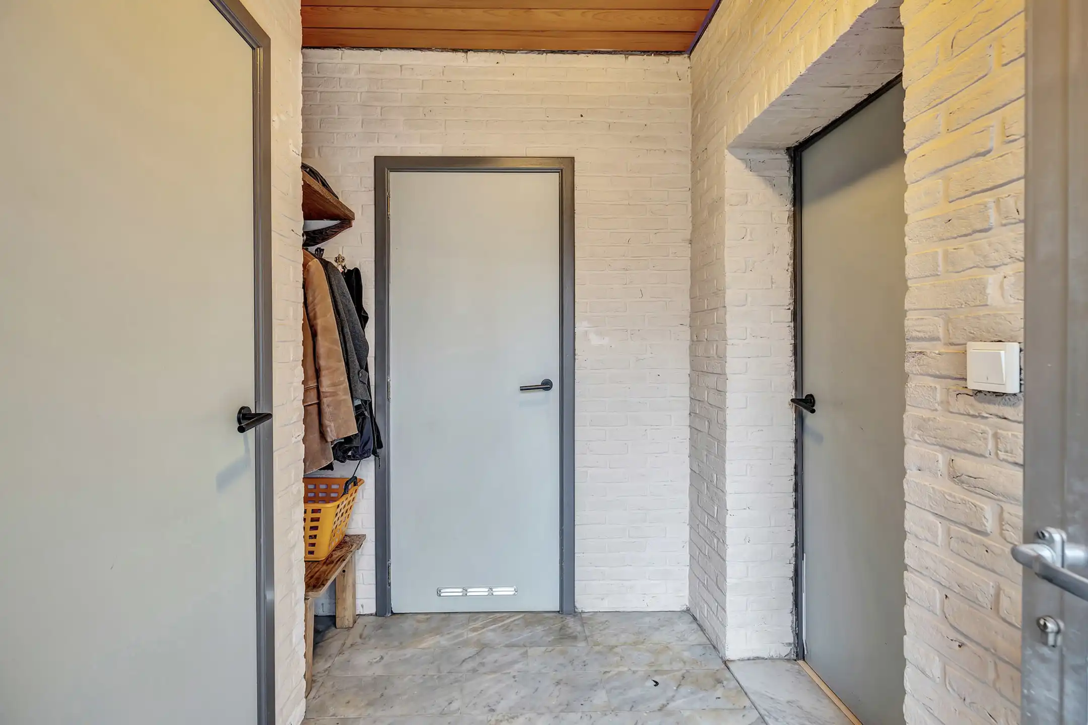 Te renoveren woning met tuin op commerciële ligging foto 4