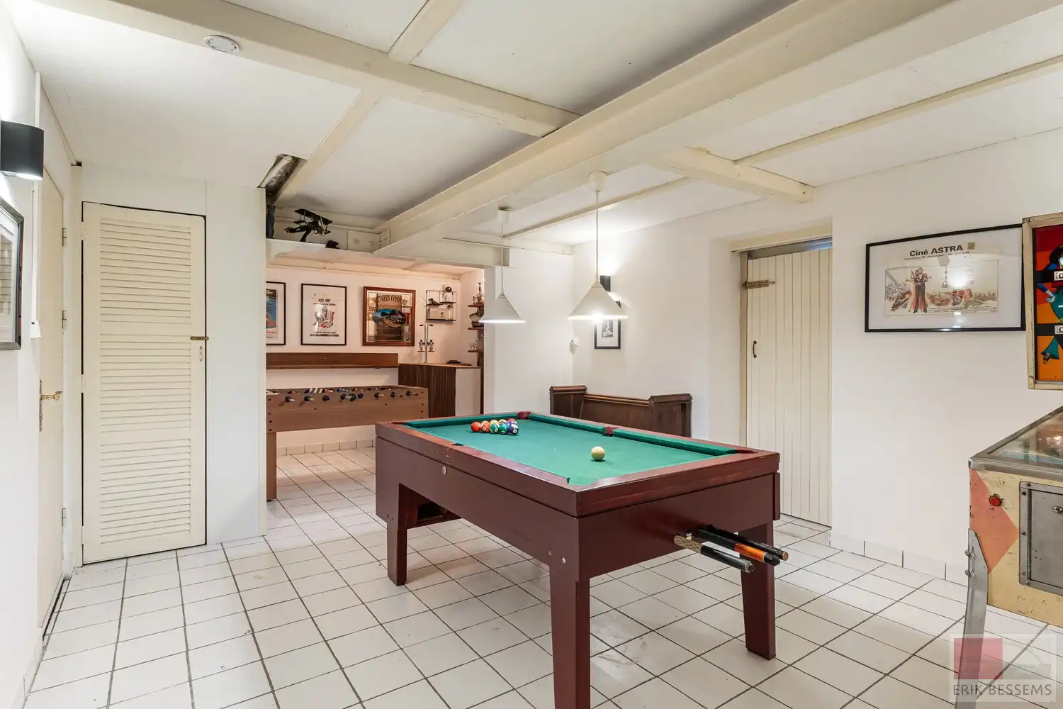 Prachtig gerenoveerde woning/landhuis (van 2011 t.e.m. 2025) gelegen op een ruim perceel van maar liefst circa 6000m2 foto 23