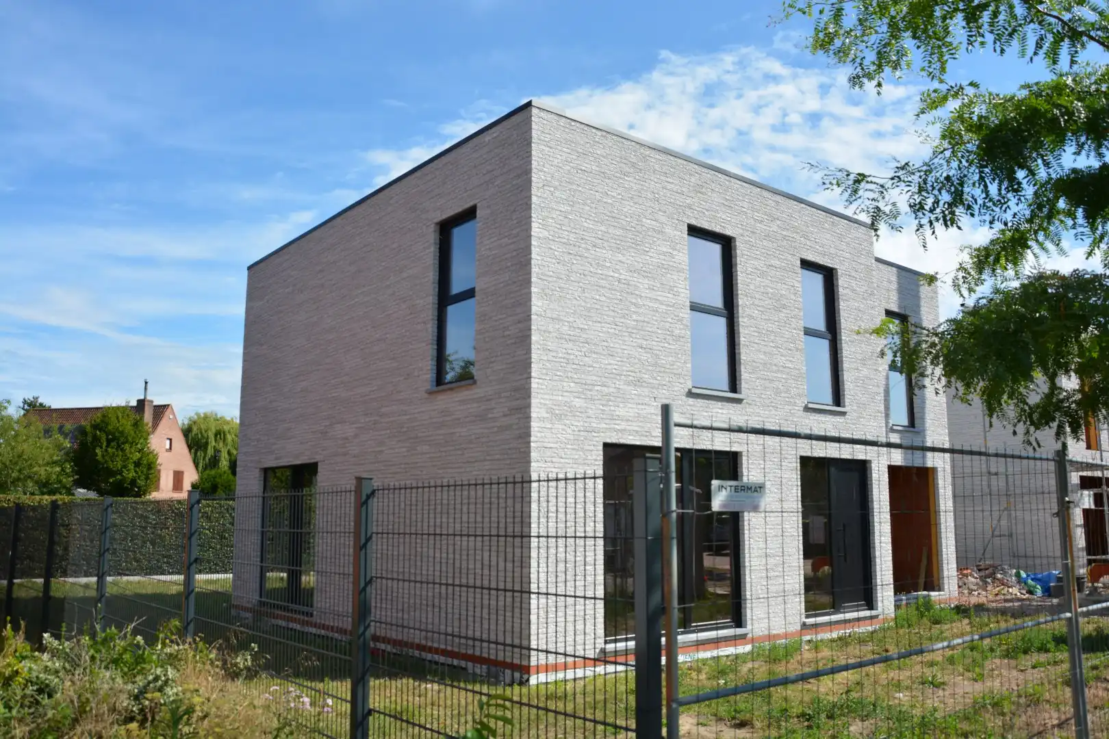 Nieuwbouwwoning op 416 m² – volledig naar eigen smaak af te werken foto 2