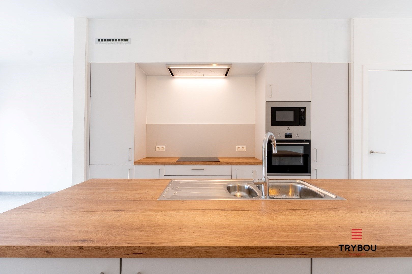 Instapklare gezinswoning in hartje Merkem met 4 slaapkamers en zonnige tuin foto 6