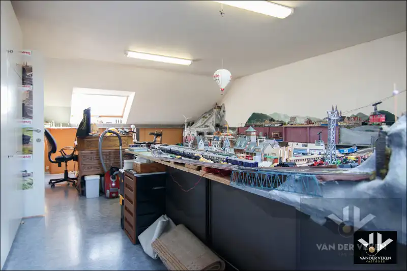 Energiezuinige, instapklare en ruime praktijkwoning met ideale ligging, tal van mogelijkheden en dubbele garage foto 26