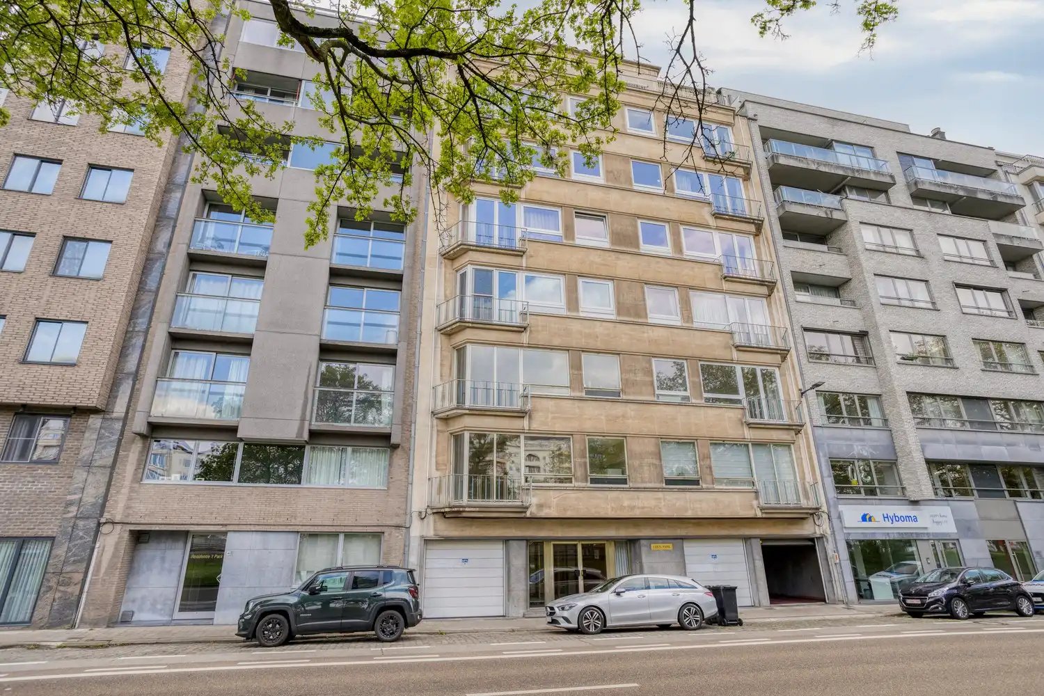 Zuidpark centrum Gent: verzorgd 3-slaapkamerappartement met groot zonnig terras foto {{pictureIndex}}
