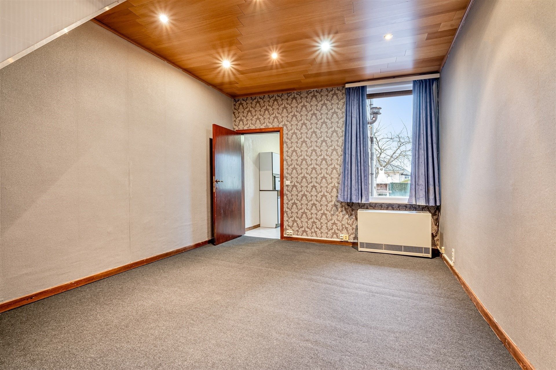 Bijzonder ruime woning met tuin en garage foto 11