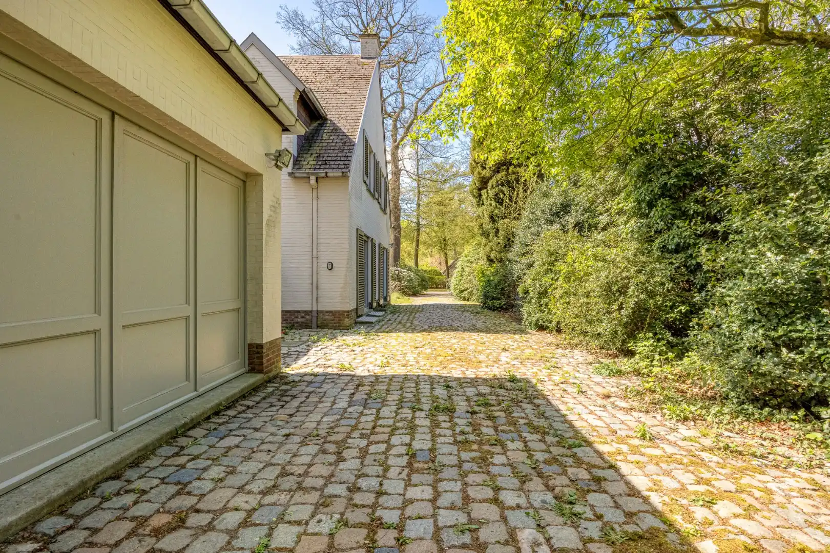 Villa met praktijkruimte en dubbele garage op riant perceel van 2.010 m² te Schoten foto 25