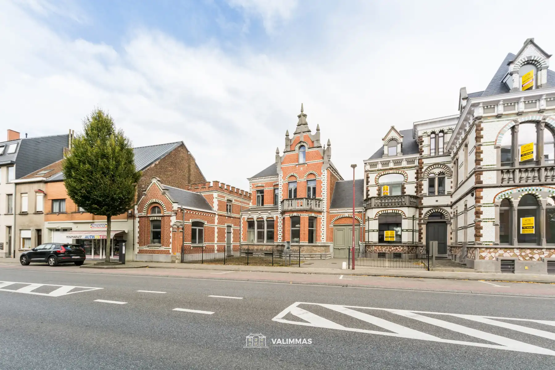 Commercieel gelegen kantoorruimte in stijlvolle herenwoning foto {{pictureIndex}}
