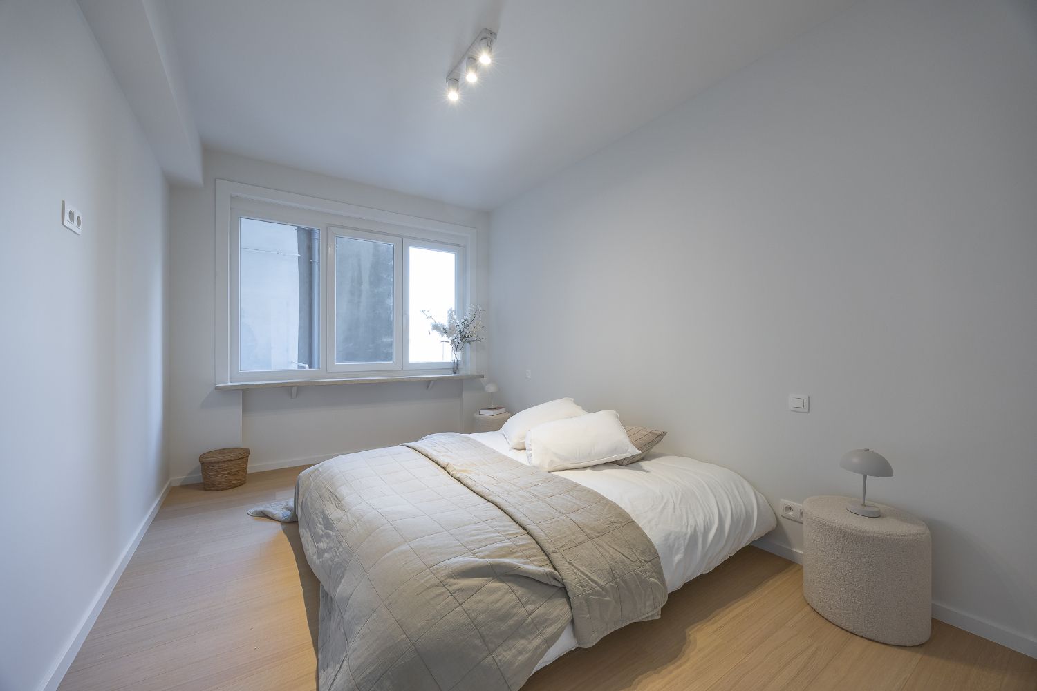 Gerenoveerd twee slaapkamer appartement in centrum Oostende foto 22