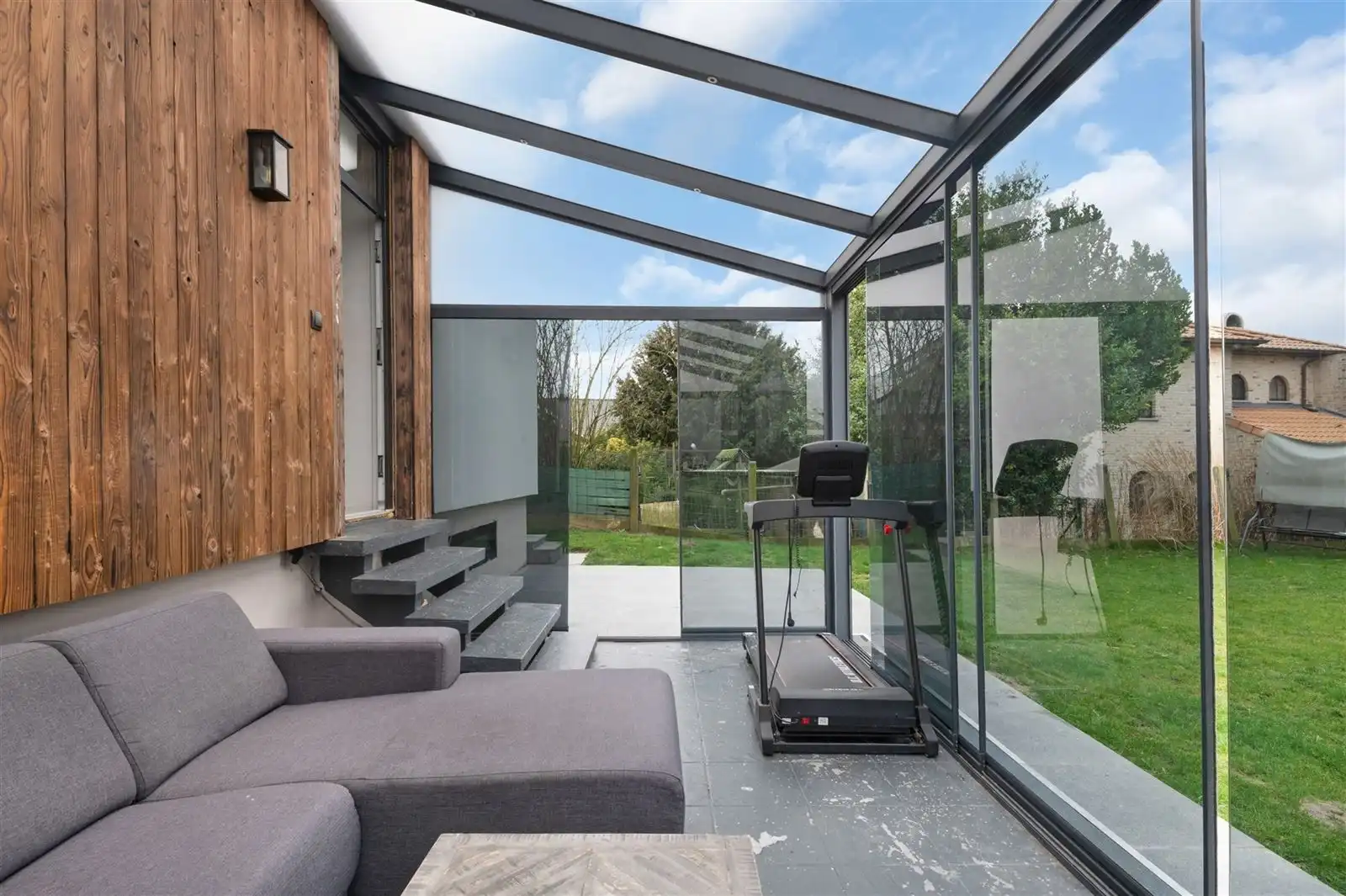 Instapklare gezinswoning met tuin en garage nabij centrum foto 14