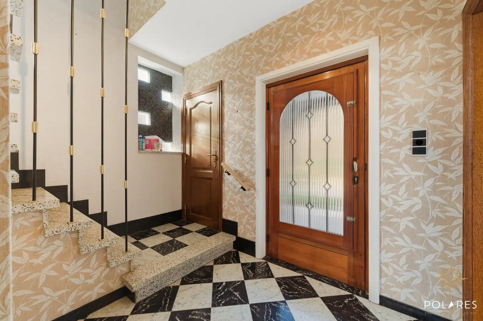 Karaktervolle vrijstaande woning tegenover het bos!  foto 2