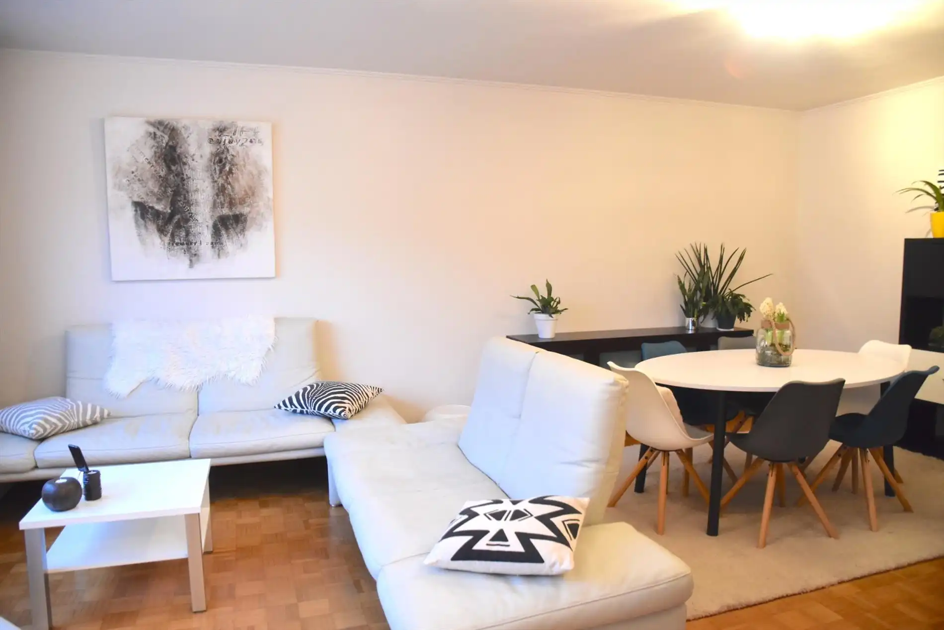 Zonrijk, ruim en gelijkvloers appartement met 2 slaapkamers, garage en zuidgericht terras … foto 5