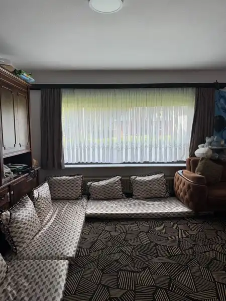 Halfopen gezinswoning met 3 slaapkamers en een grote tuin. foto 19