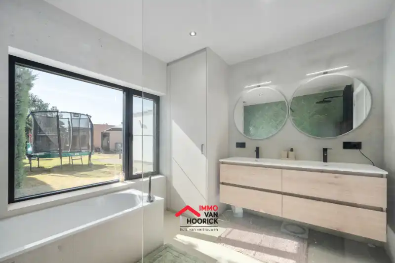 Instapklare woning met 5 slpkmrs en nieuw dak!!! foto 12