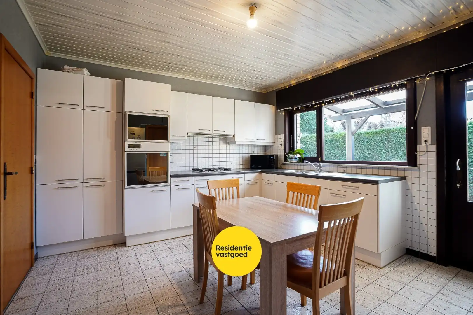 Woning met 5 slaapkamers in het centrum van Eernegem foto 6