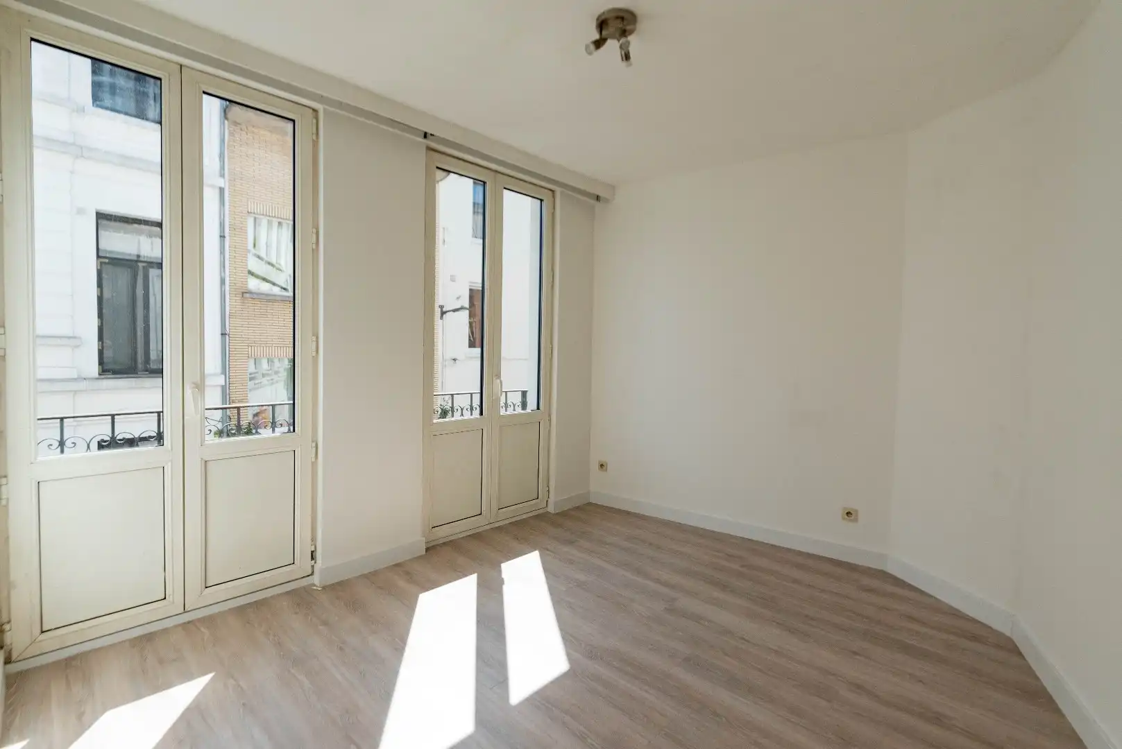 Instapklaar appartement met veel lichtinval en terras foto 11