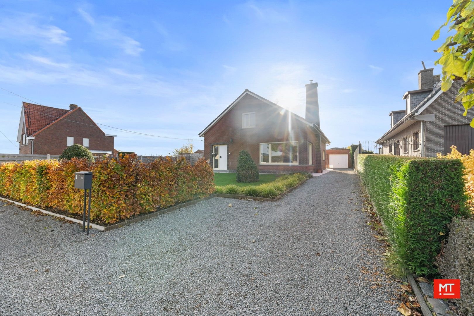 Kloeke, alleenstaande woning met 4 slaapkamers (+ mogelijk), Zuidgerichte tuin en garage foto 2