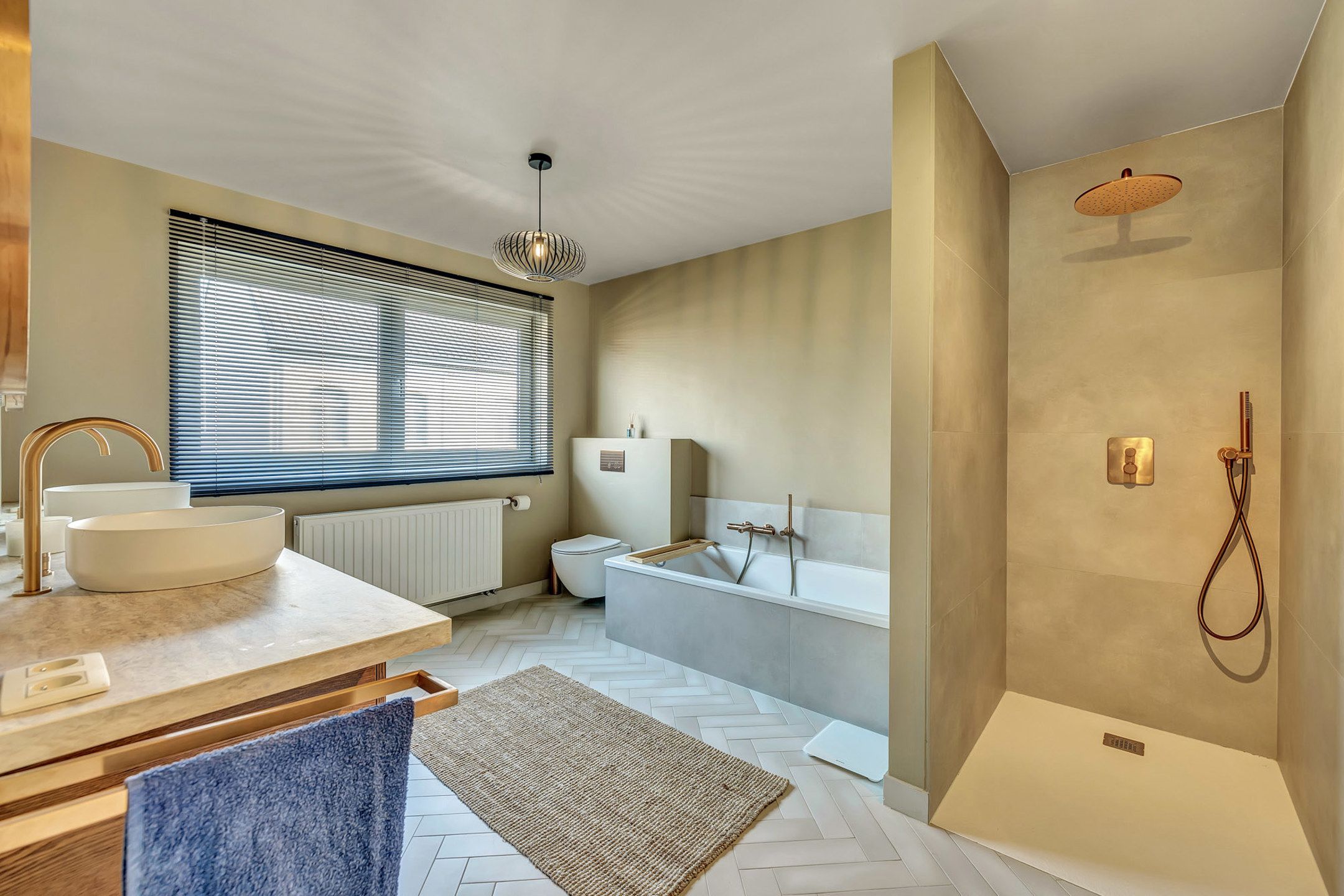 Prachtige woning met 4 slpks, tuin en garage foto 19