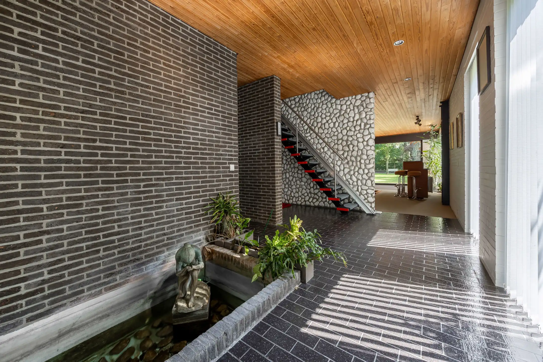 Karaktervolle villa met mooie tuin op toplocatie in Kapellen foto 3