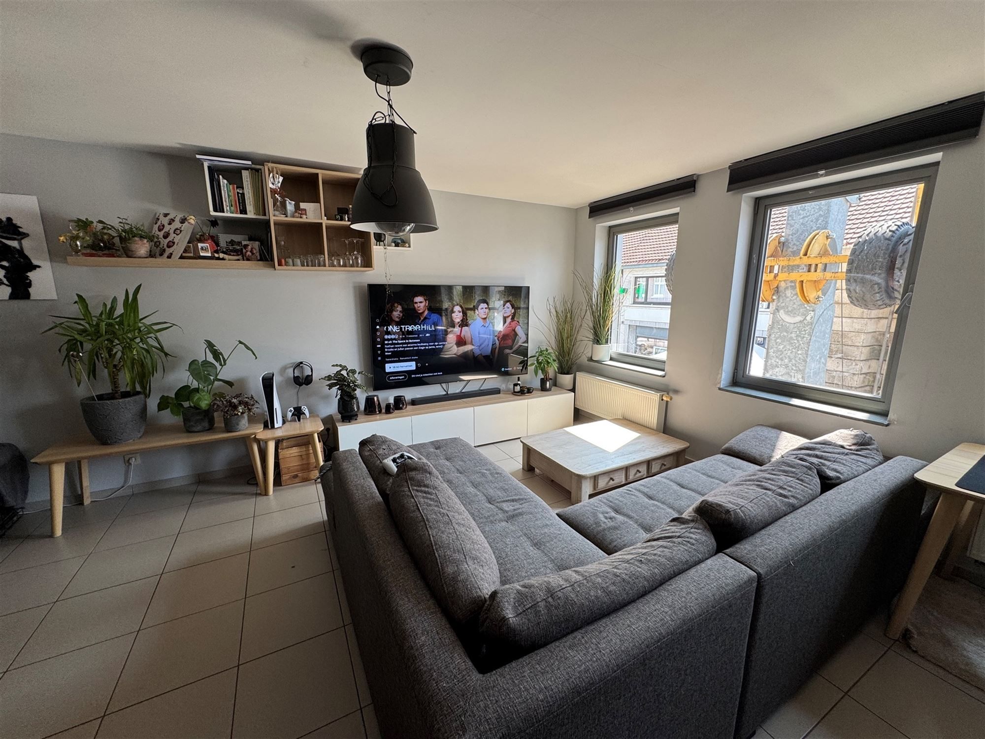 PERFECT ONDERHOUDEN DUPLEX APPARTEMENT (100M²) MET 3 SLAAPKAMERS + WASPLAATS EN TERRAS TE BEVERLO foto {{pictureIndex}}