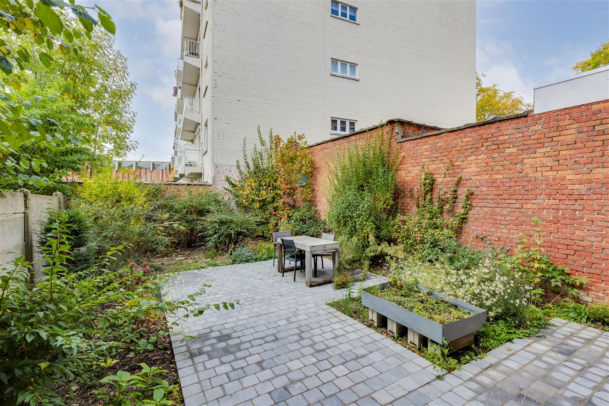 Gerenoveerd opbrengsteigendom met twee appartementen te koop foto 2