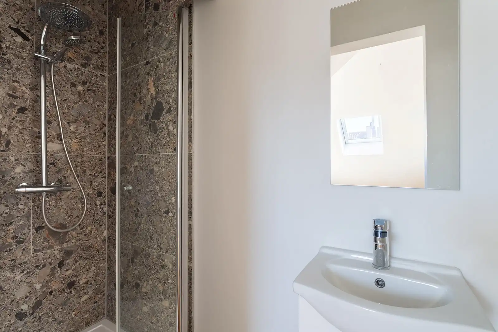 Modern wonen onder de Antwerpse skyline foto 18