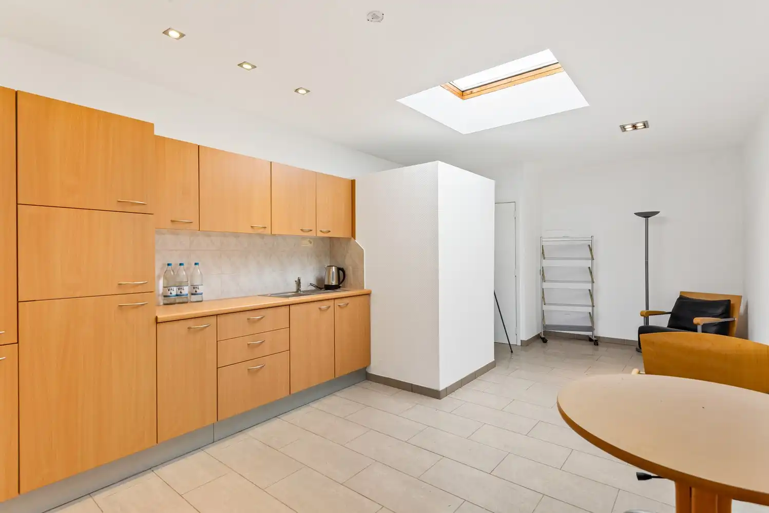 Handelshuis met 2 handelsruimtes en appartement in het hart van Wommelgem. foto 6