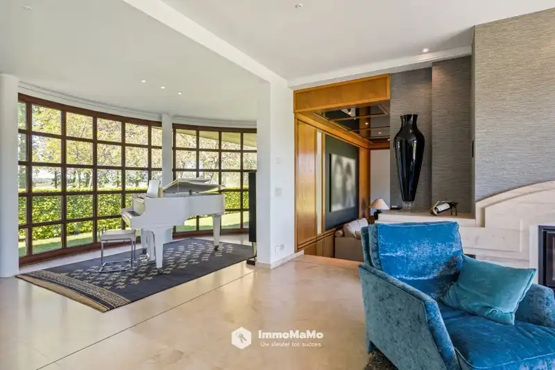 UNIEKE VILLA MET BINNENZWEMBAD EN PAARDENSTALLEN OP EEN TOPLOCATIE TE KOOP IN MENDONK (GENT) foto 8