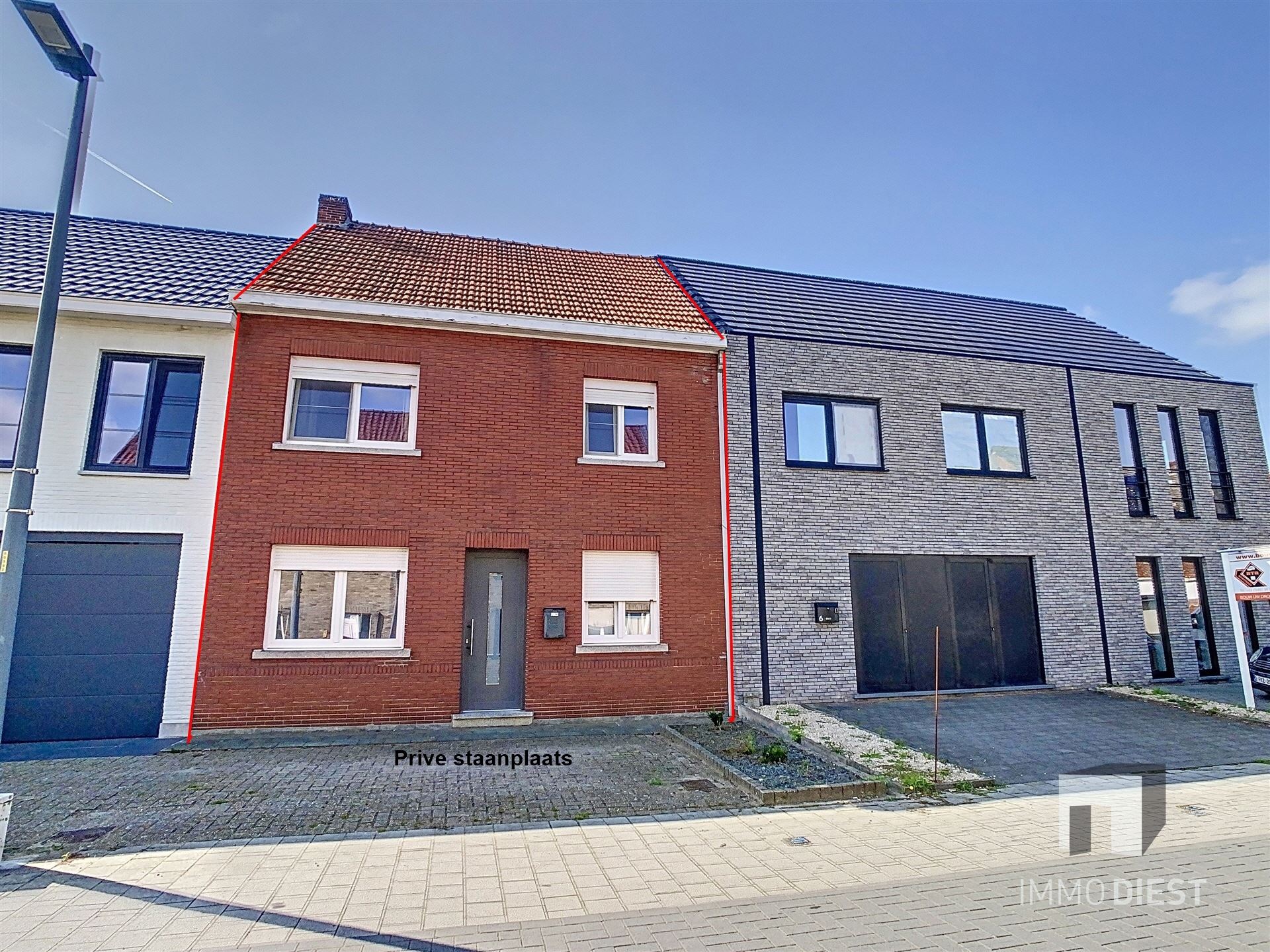 Hoofdfoto van de publicatie: Rijwoning met garage en tuintje